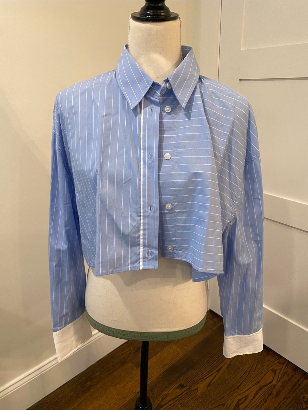 Zara Light Blue Pinstripe Cropped Button-Down Shirt with White Cuffs